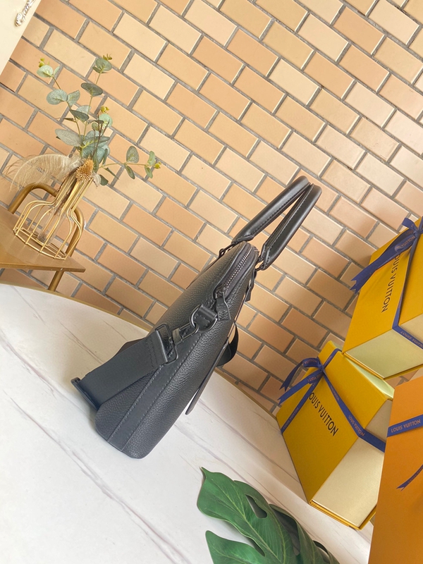 ルイヴィトンバッグ背面デザイン